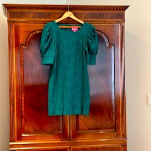 Deep green dress. Short sleeve site above the knee